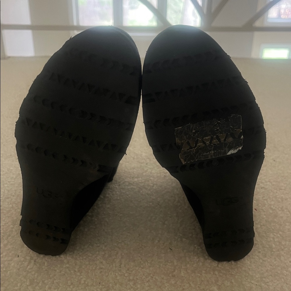 UGG Women’s Kyra Wedge Ankle Boots - Picture 5 of 10